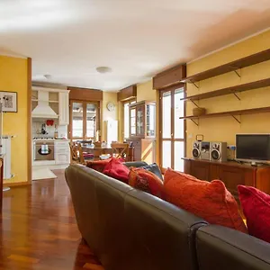 Bright House With 2 Bedrooms & A Unique Terrace , Bérgamo Italia
